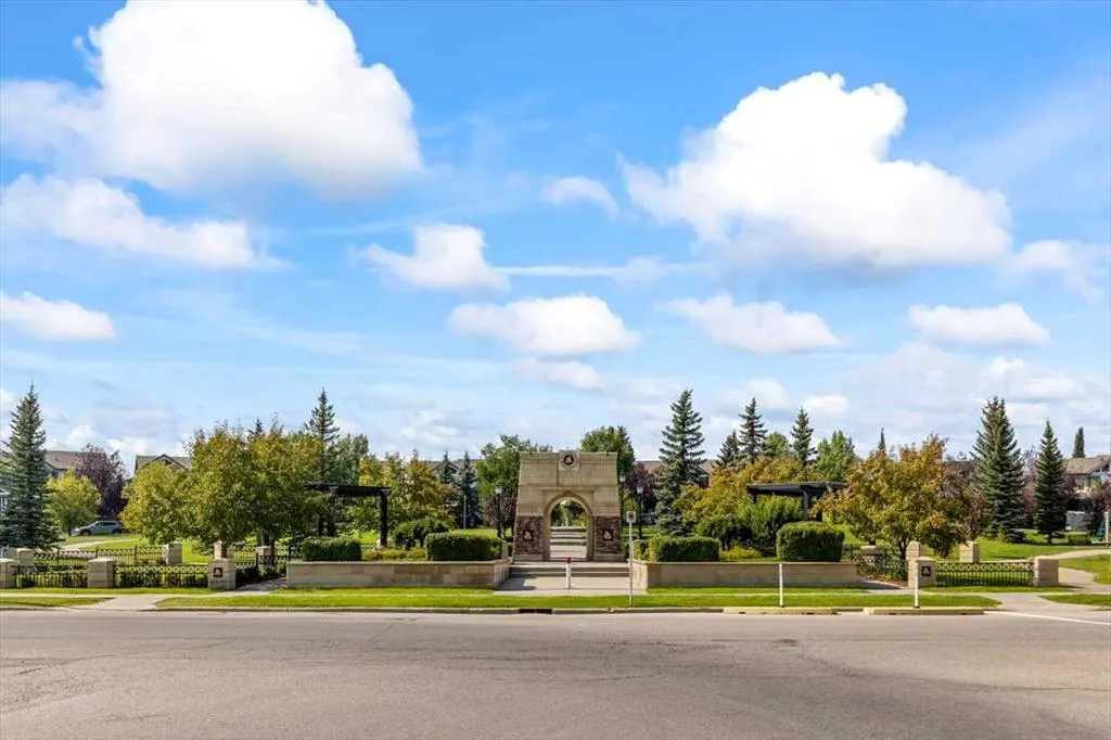 57 Everwillow Boulevard SW