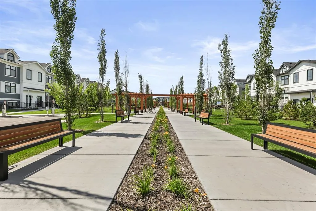 213 Les Jardins Park SE
