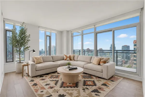 901 10 Avenue SW