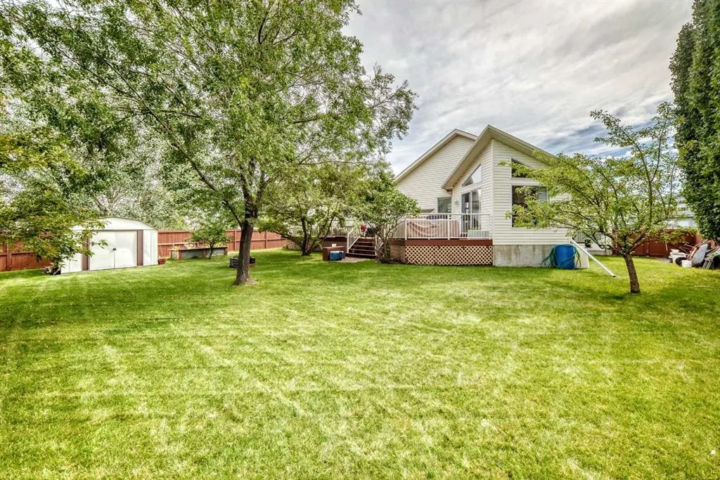 27 Lloyd Crescent NE