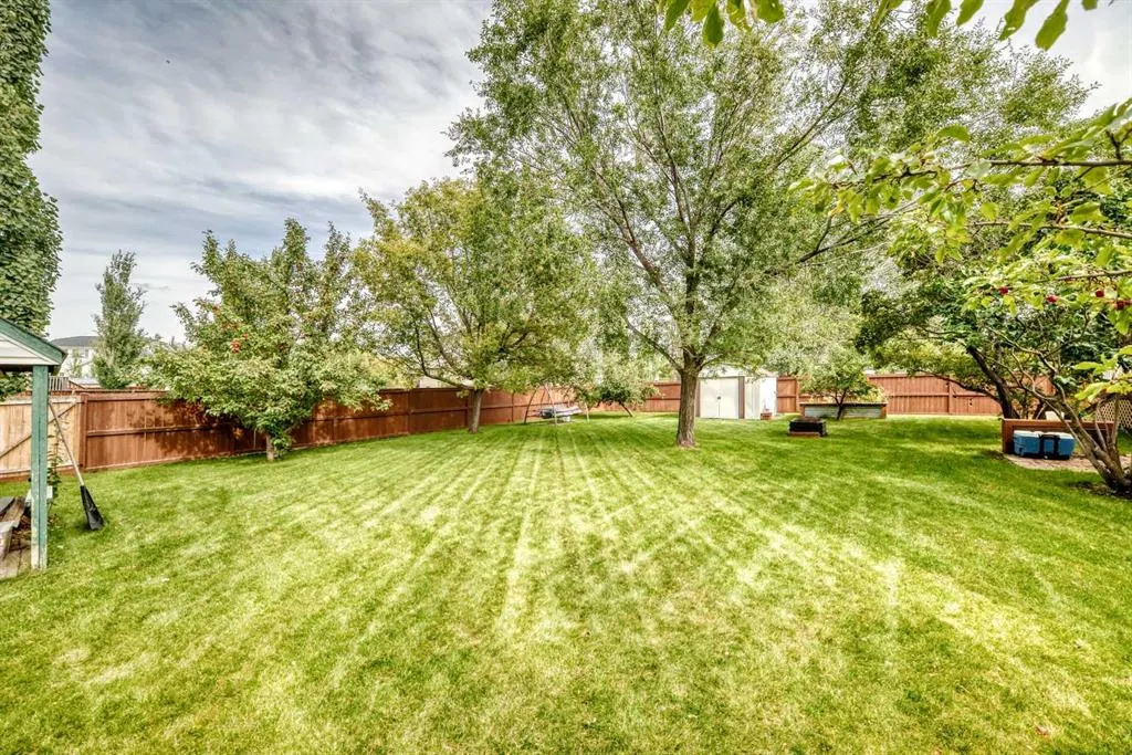 27 Lloyd Crescent NE