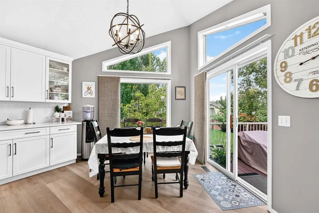 27 Lloyd Crescent NE
