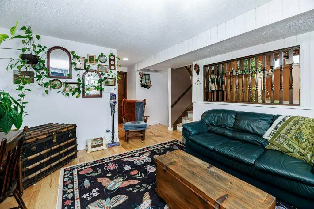 25 Valley Crescent