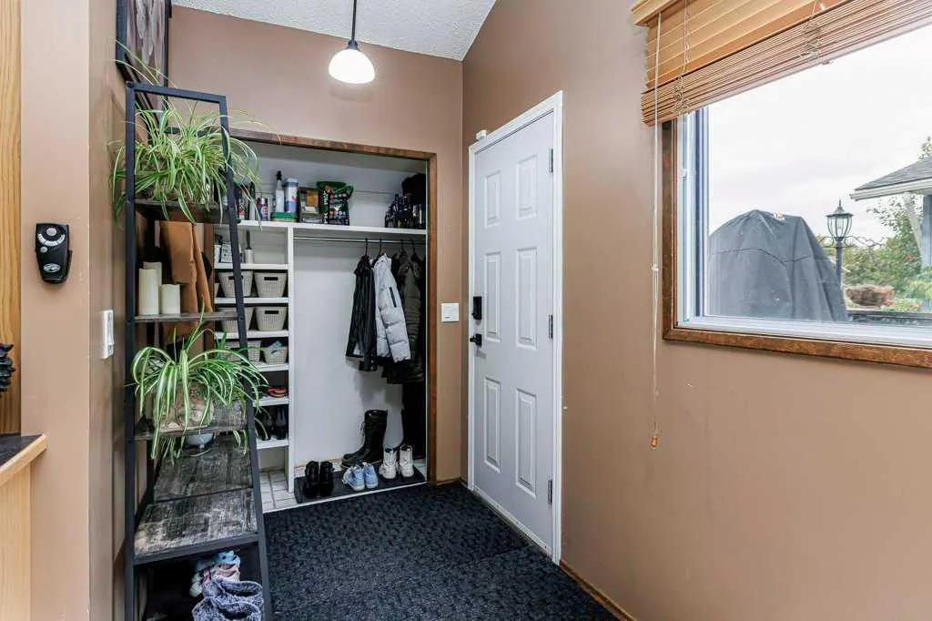 25 Valley Crescent