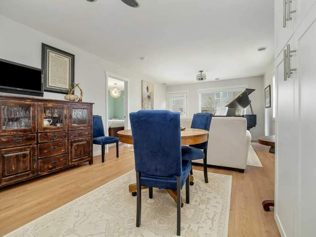 318 Whispering Way