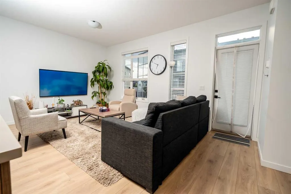 176 Walgrove Common SE