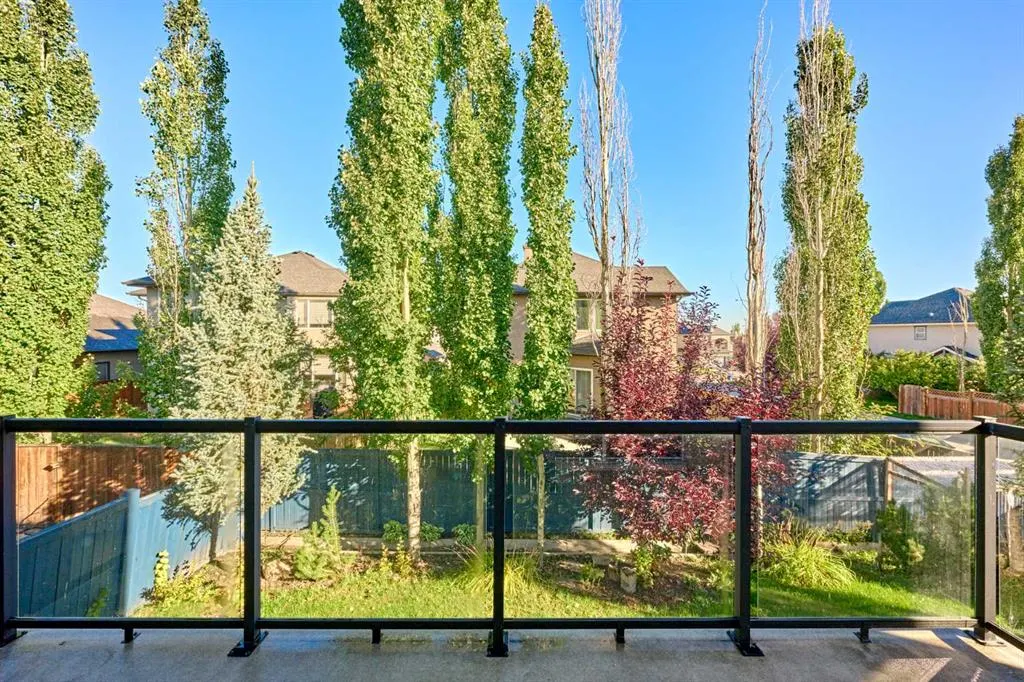 32 Evercreek Bluffs Crescent SW