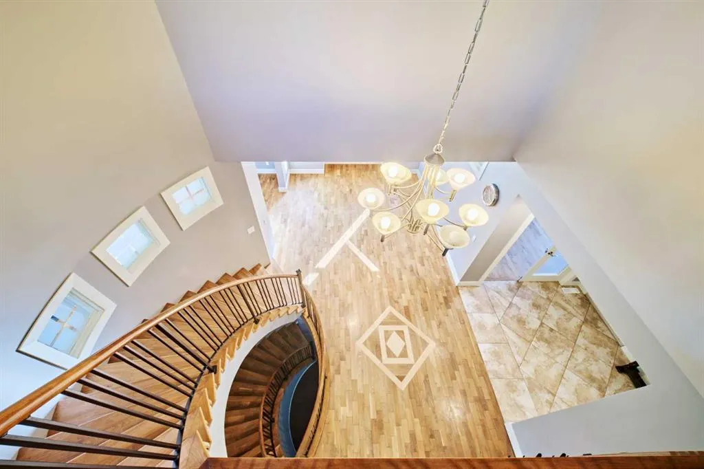 32 Evercreek Bluffs Crescent SW