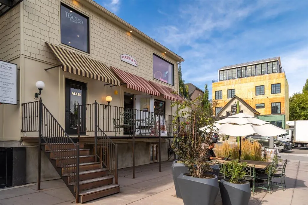 1808 36 Avenue SW #203