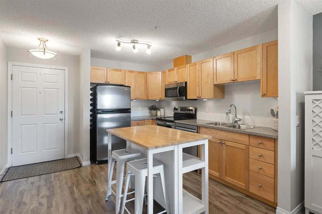 1808 36 Avenue SW #203