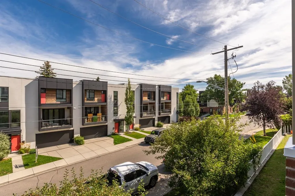 1808 36 Avenue SW #203