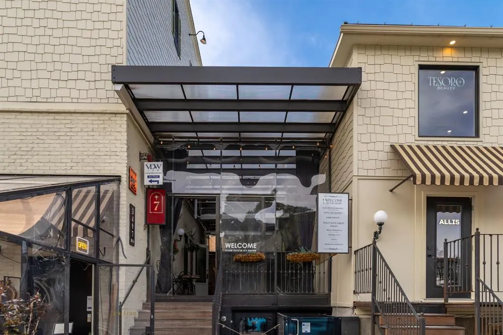 1808 36 Avenue SW #203