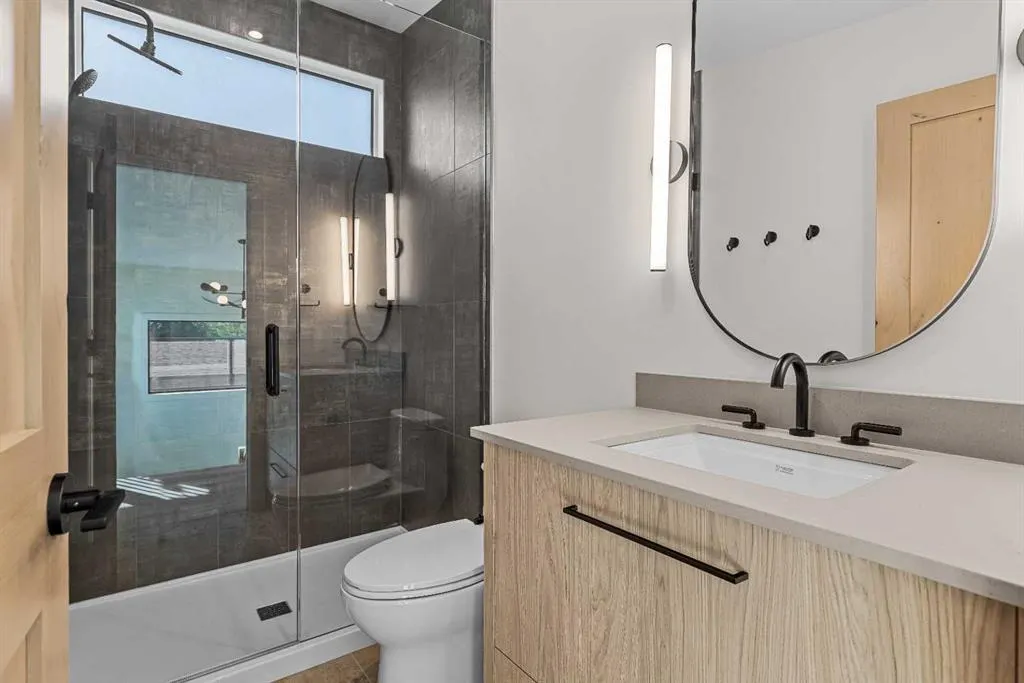 634 A/B 7th Street