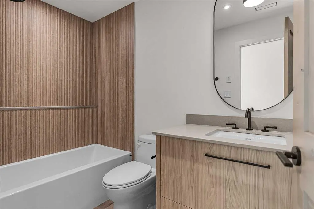 634 A/B 7th Street