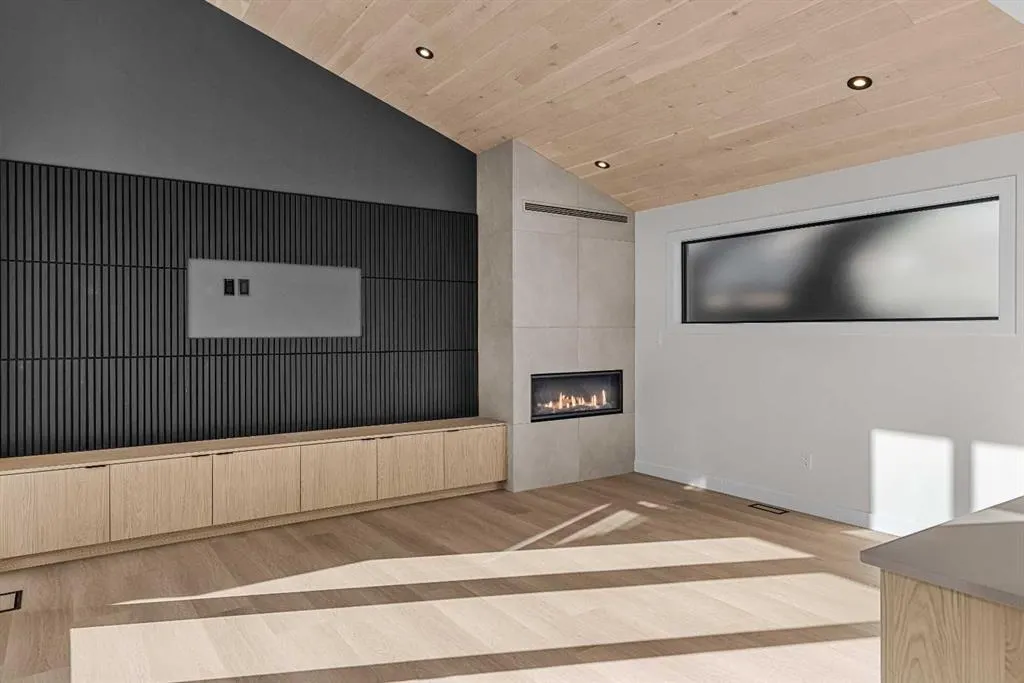 634 A/B 7th Street