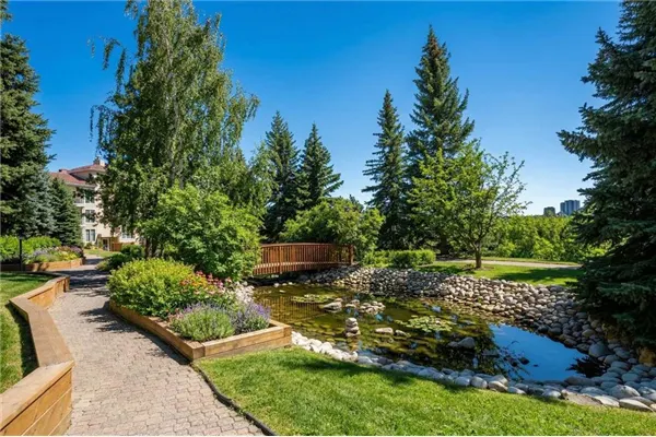 505 Canyon Meadows Drive SW