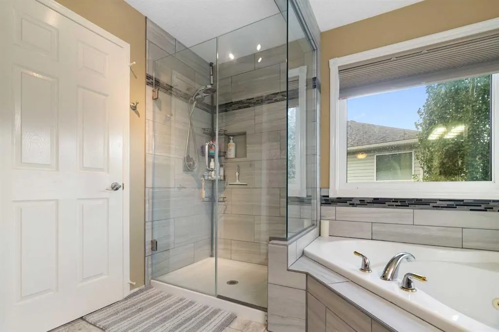 137 Gleneagles View