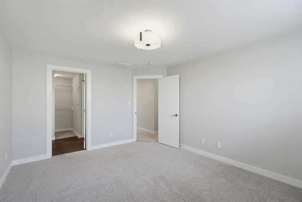 75 Ellington Crescent