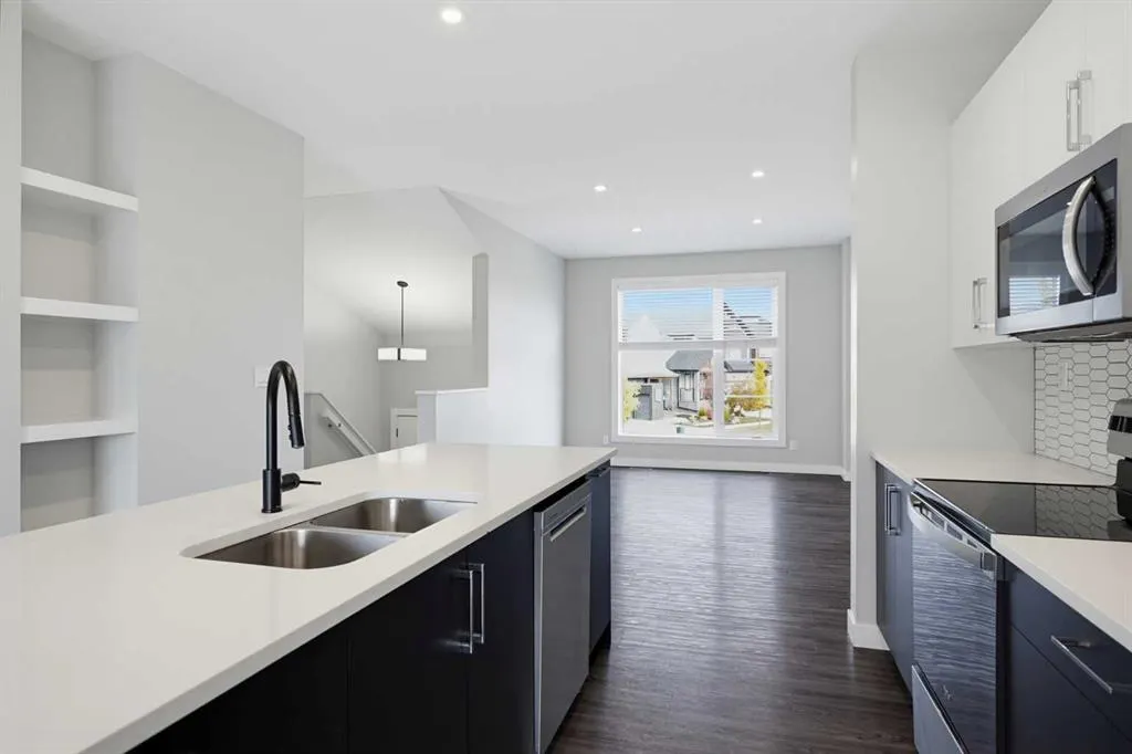 75 Ellington Crescent