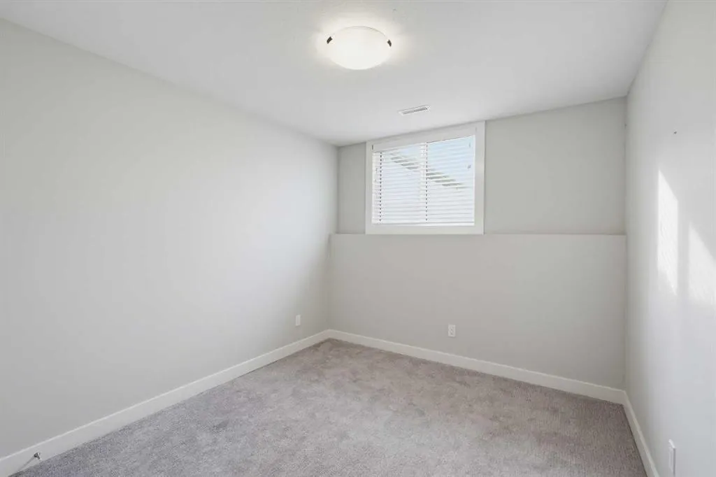 75 Ellington Crescent