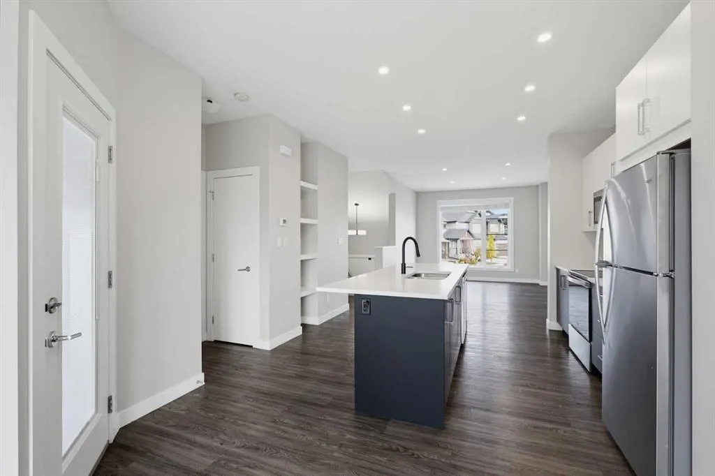 75 Ellington Crescent