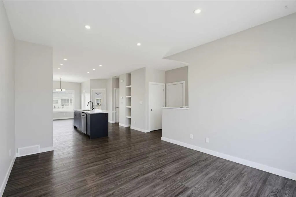 75 Ellington Crescent