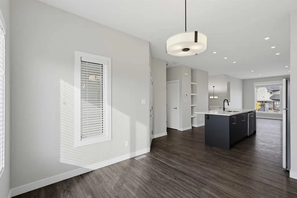 75 Ellington Crescent