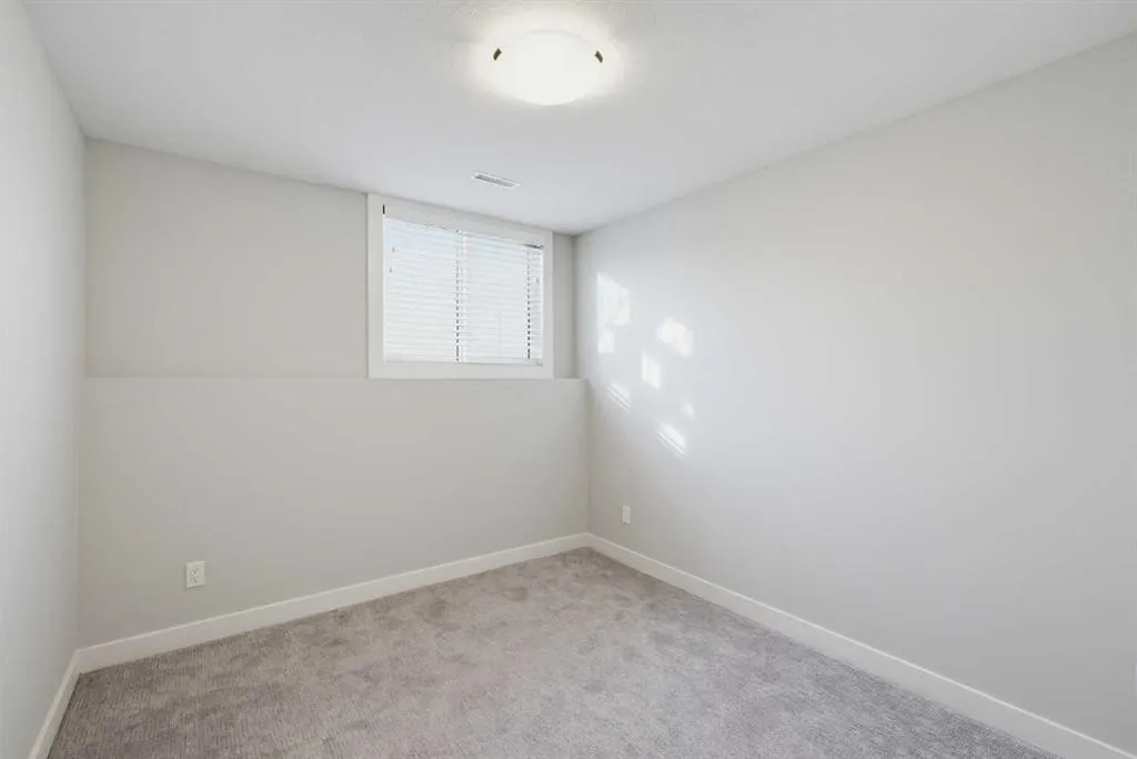 75 Ellington Crescent