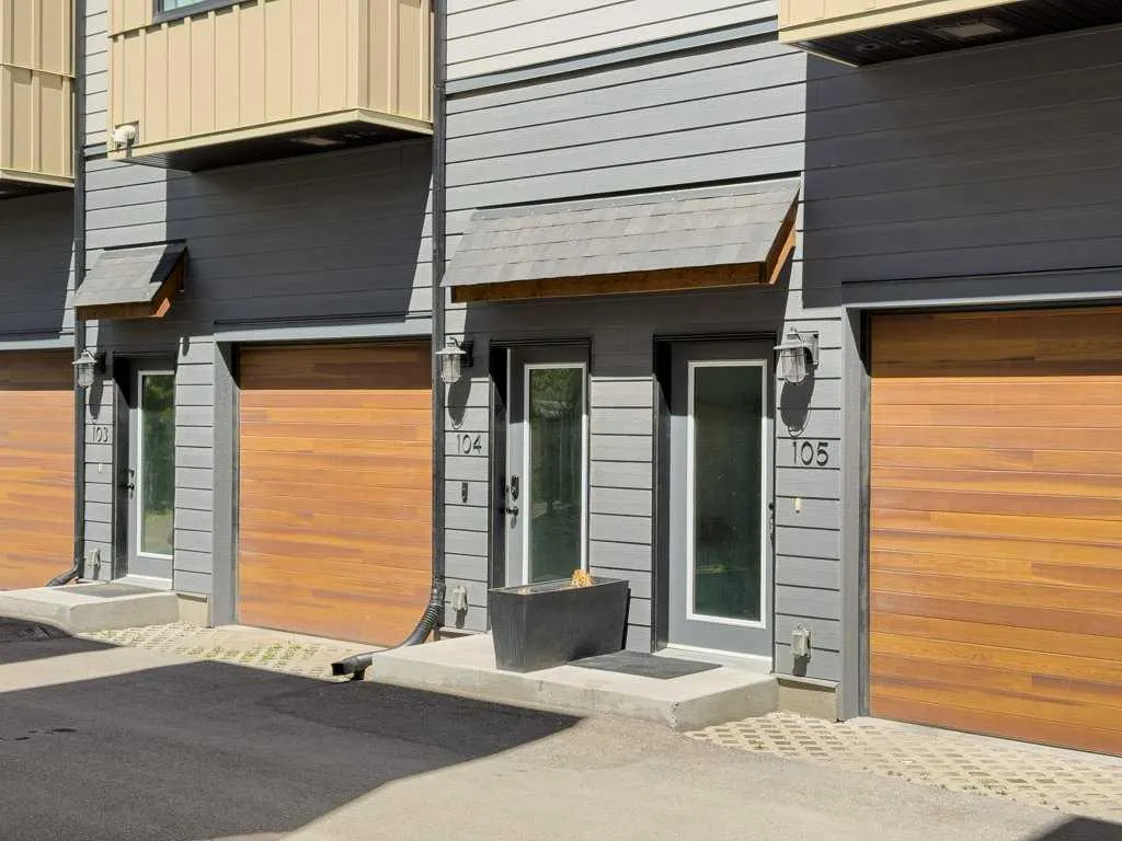 1106 Bow Valley Trail #104