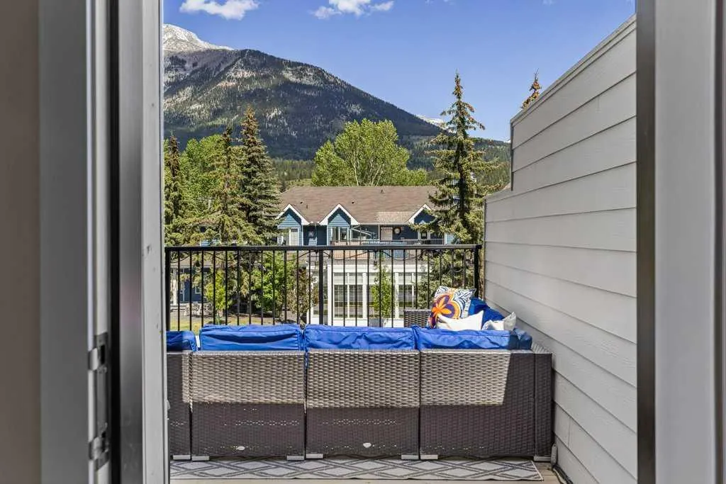 1106 Bow Valley Trail #104