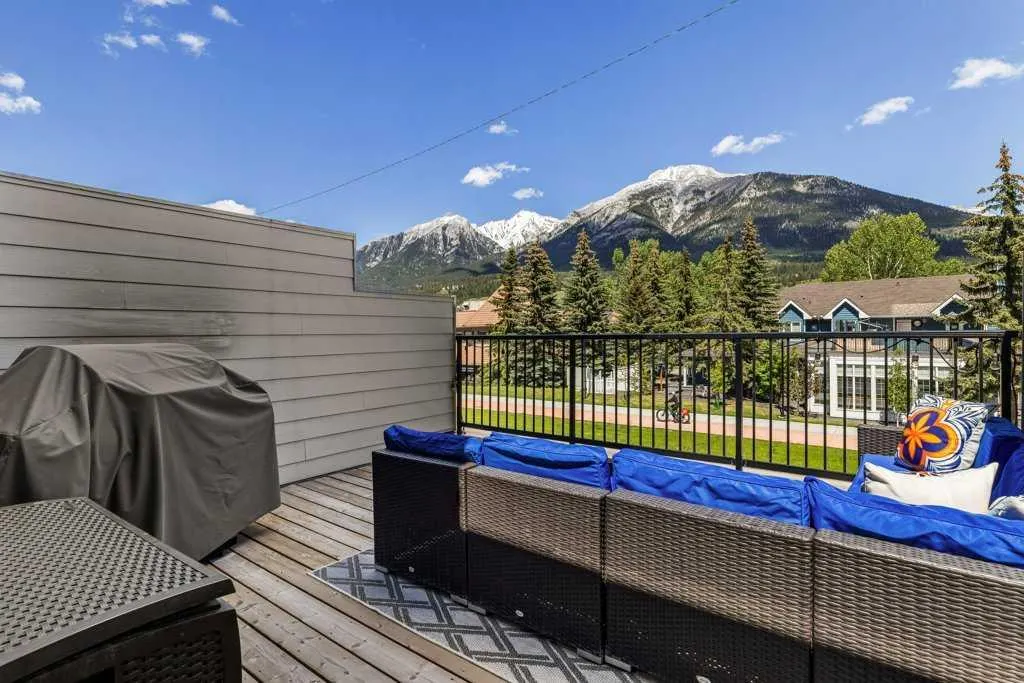 1106 Bow Valley Trail #104