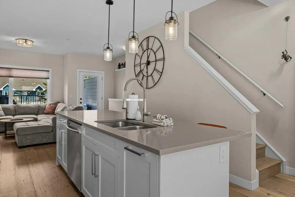 1106 Bow Valley Trail #104