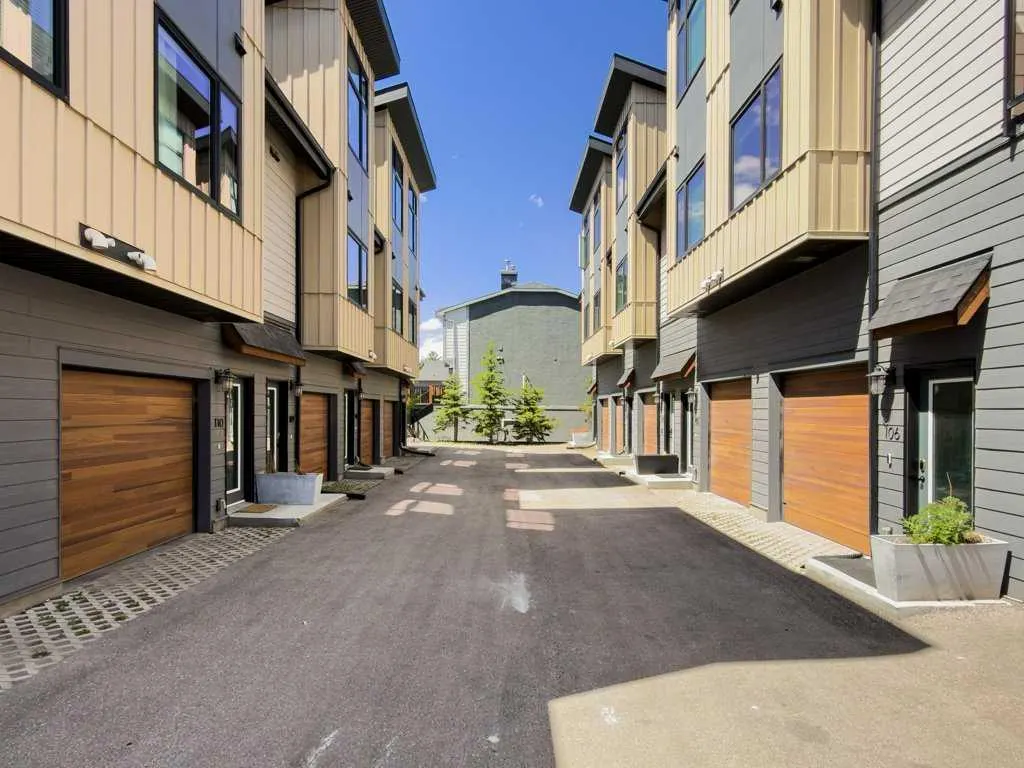 1106 Bow Valley Trail #104