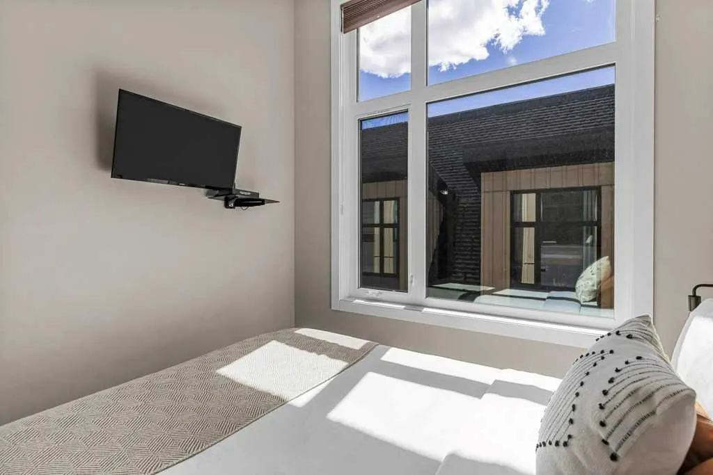 1106 Bow Valley Trail #104