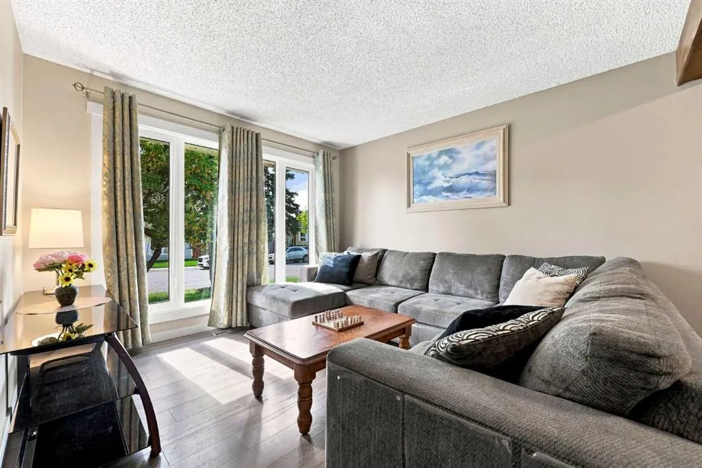 27 Erin Grove Close SE