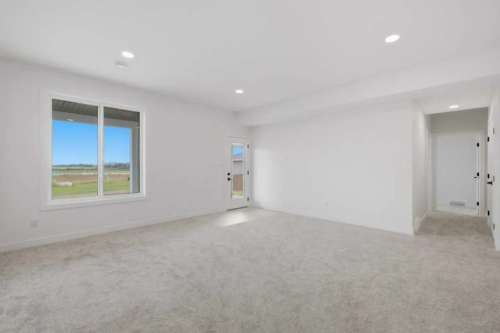 37 Maclean Close