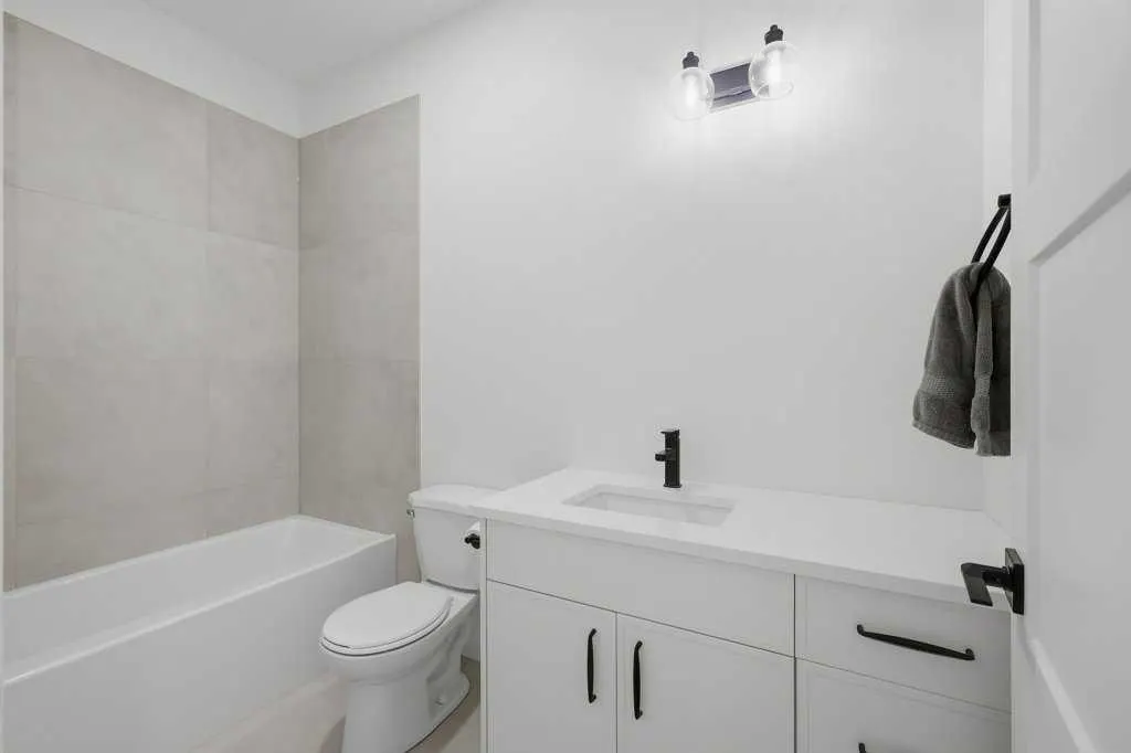 37 Maclean Close