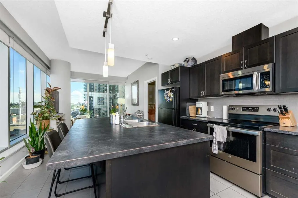 211 13 Avenue SE #607