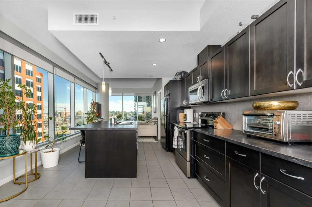 211 13 Avenue SE #607