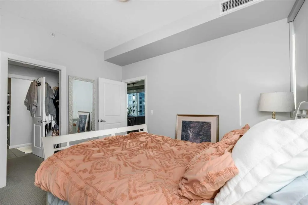 211 13 Avenue SE #607