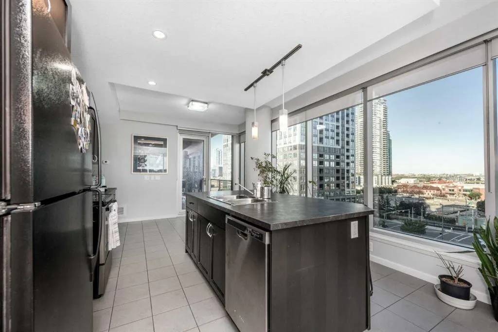 211 13 Avenue SE #607