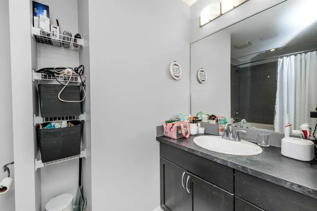 211 13 Avenue SE #607