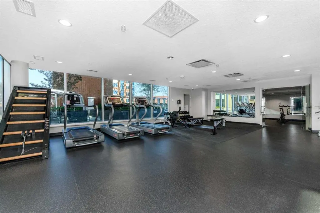211 13 Avenue SE #607