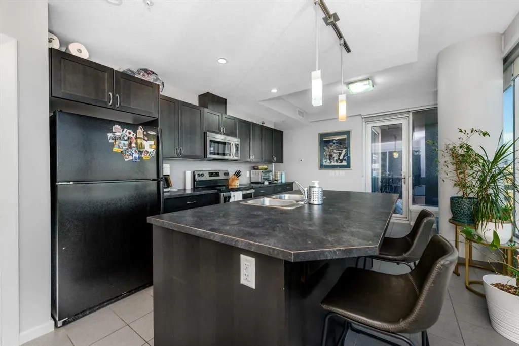 211 13 Avenue SE #607