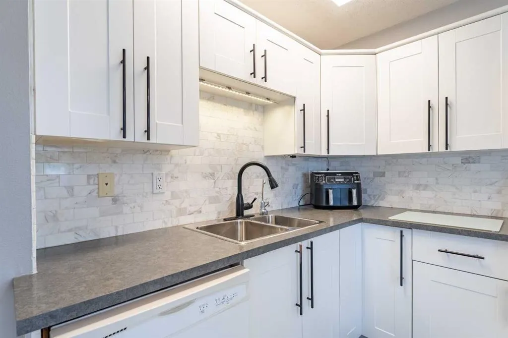 40 Fonda Crescent SE