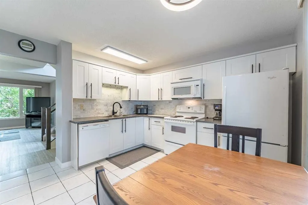 40 Fonda Crescent SE