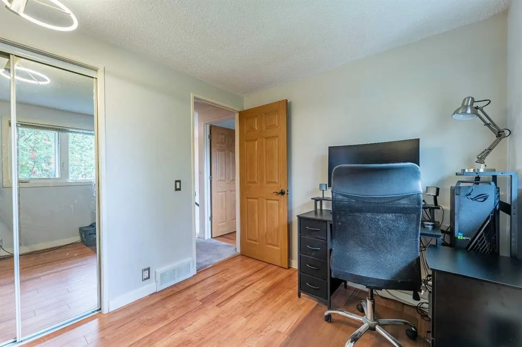 40 Fonda Crescent SE