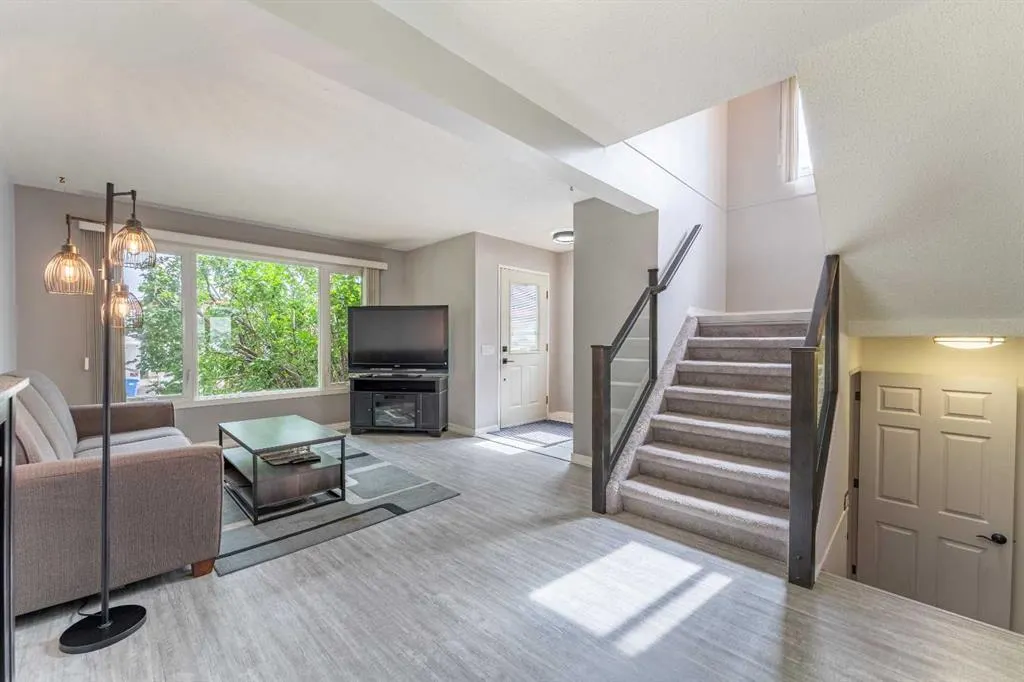 40 Fonda Crescent SE