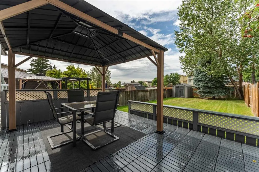 40 Fonda Crescent SE