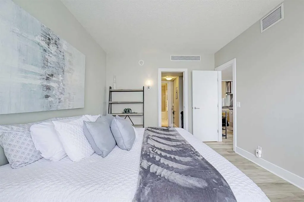 433 11 Avenue SE #705